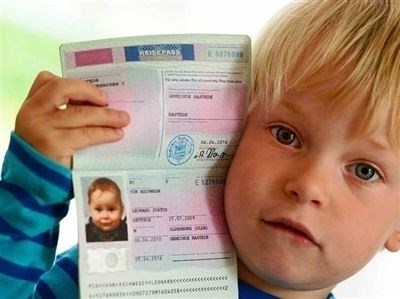 Кто может получить загранпаспорт для ребенка?